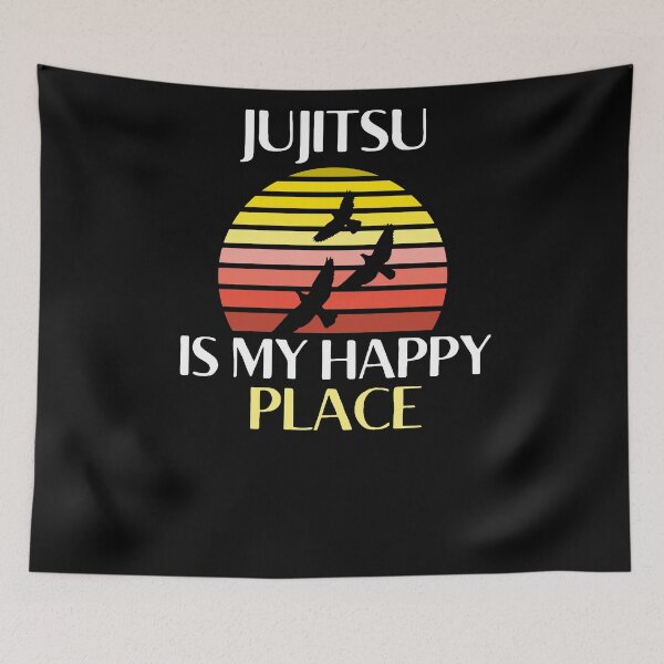 Aperçu de l'œuvre Jujitsu est mon endroit heureux drôle Jiu Jitsu Bizilian Judo et mélange d'arts martiaux cadeau pour amateur d'arts martiaux mix créée et vendue par arteesy.