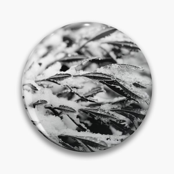 Artikelvorschau, Icy Spikes (Monochrome) entworfen und verkauft von DoodleBugImages.