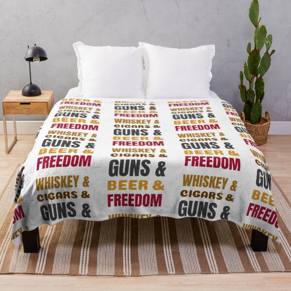 Artikelvorschau, Whiskey Cigars Guns Bier Freiheit entworfen und verkauft von Clothing-Guru.