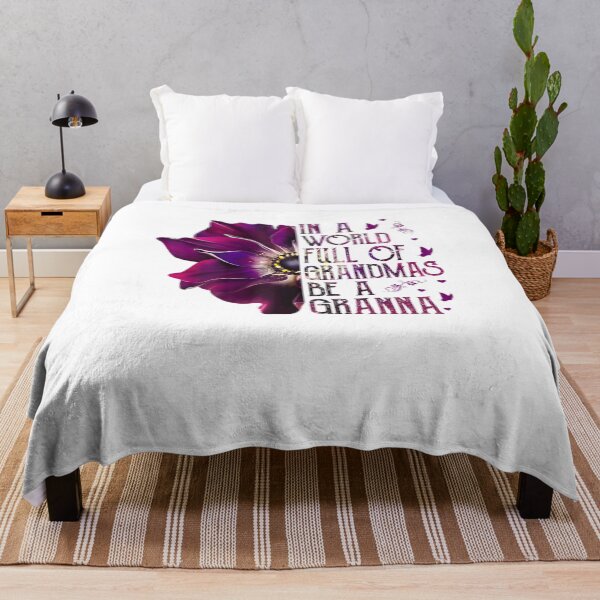Artikelvorschau, In einer Welt voller Omas sei Granna Purple Anemone Flower entworfen und verkauft von JulyDesigns.