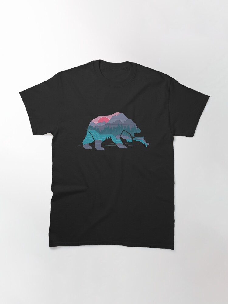 Imagen 3 de 7, Camiseta clásica con la obra Bear Country, diseñada y vendida por thepapercrane.