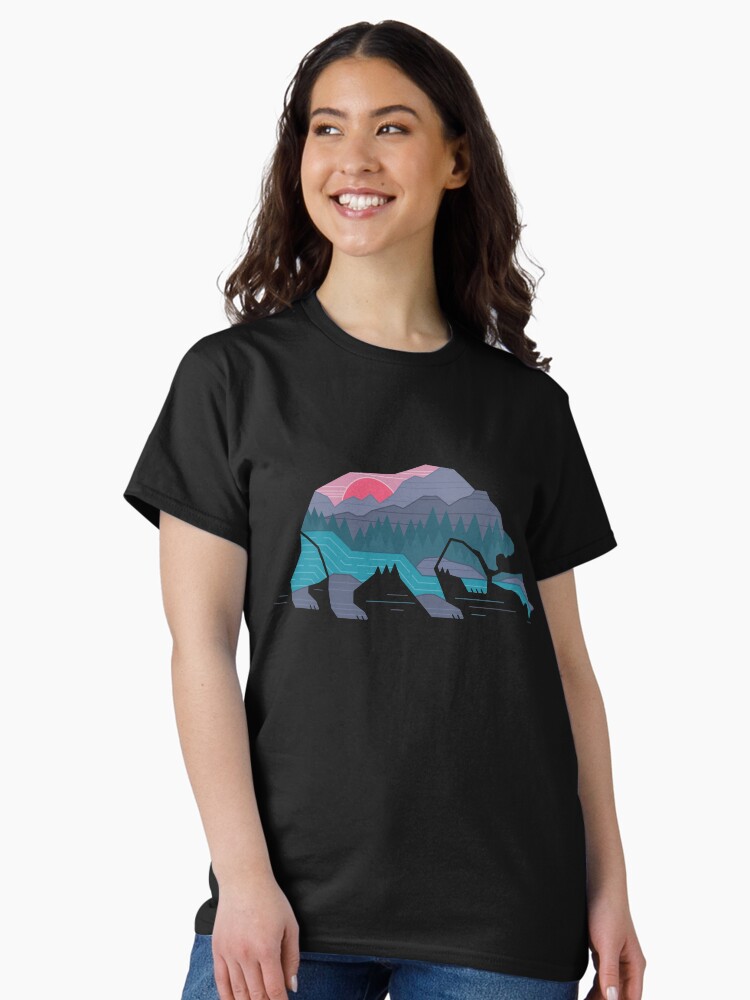 Imagen 2 de 7, Camiseta clásica con la obra Bear Country, diseñada y vendida por thepapercrane.