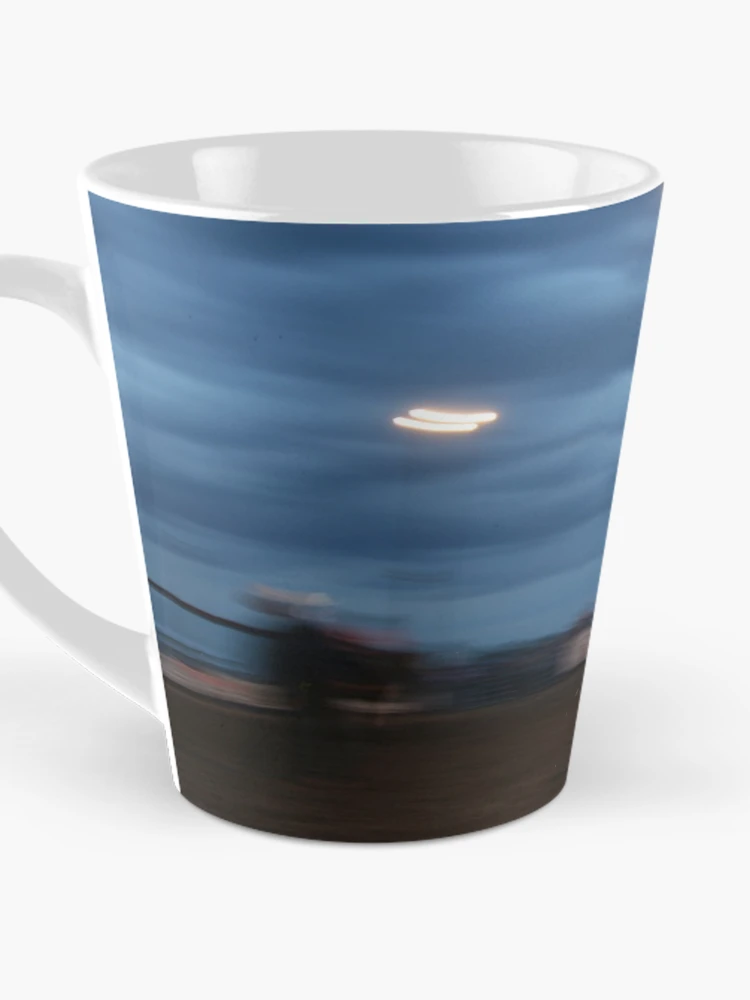Aperçu 3 sur 4. Mug à café avec l'œuvre Bareback Bronc Rider créée et vendue par Rodeo-Photos.