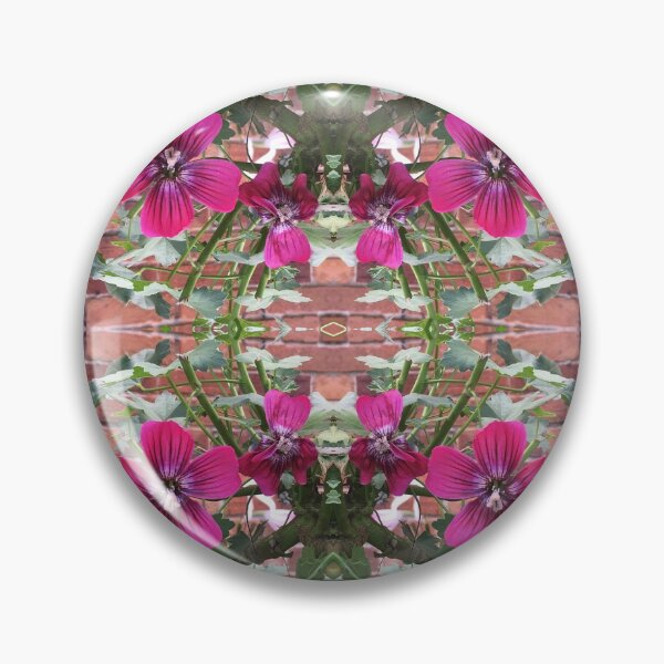 Artikelvorschau, Botanical Divine: Magenta Fusion verwandelt die von Sträflingen gebauten Mauern entworfen und verkauft von RoseAromas.