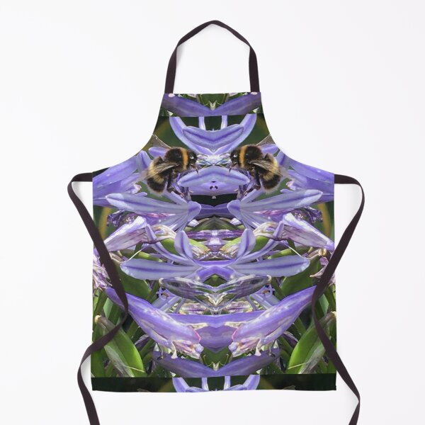 Artikelvorschau, Bee Bumbling Blue Together, Symmetrie in der Sommersonne entworfen und verkauft von RoseAromas.