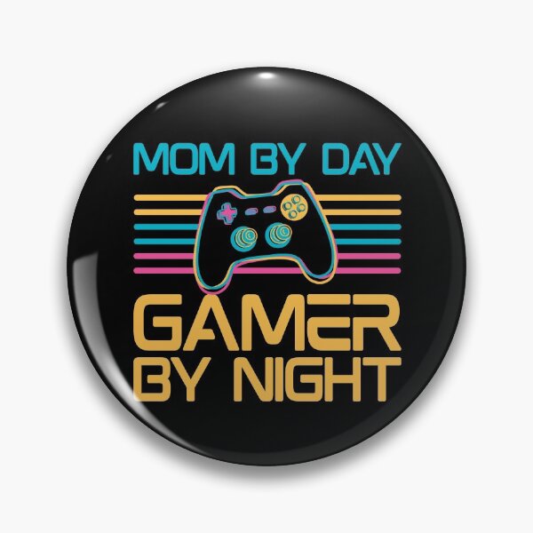 Artikelvorschau, Mom By Day Gamer By Night Video Games Lover Gamer Mom Gear entworfen und verkauft von DynamicDesign.