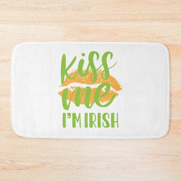 Aperçu de l'œuvre St Patrick day Embrasse-moi je suis irlandais créée et vendue par TheFlipRepublic.