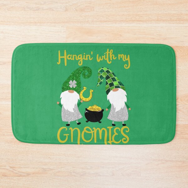 Aperçu de l'œuvre Accrocher avec mes gnomies - Conception mignonne de gnome de la Saint-Patrick créée et vendue par Adonalyn.