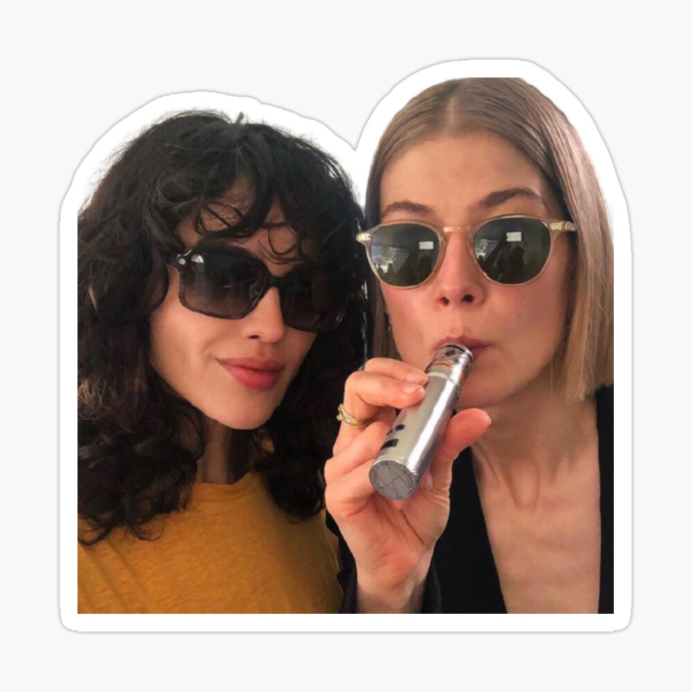 rosamund pike eiza gonzalez i care a lot