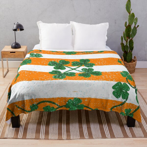 Artikelvorschau, Shamrock-Zweige auf weißen und orangefarbenen Streifen entworfen und verkauft von fowons.
