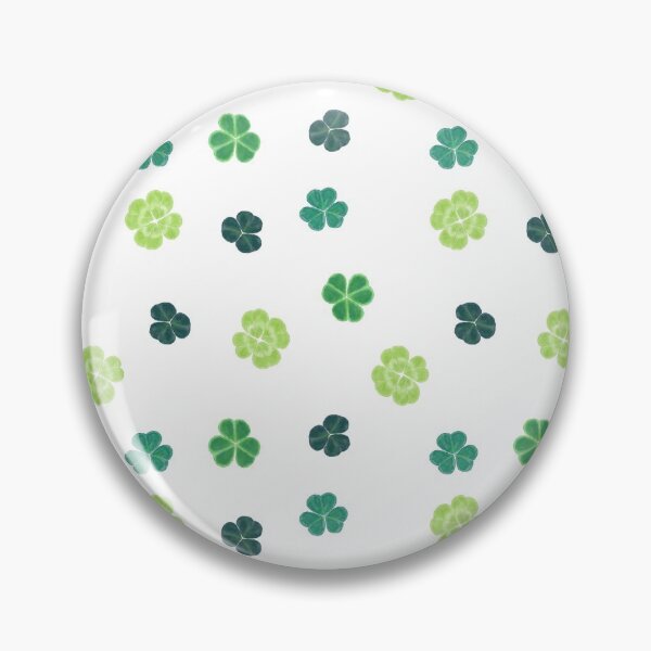 Artikelvorschau, Clover Toss - White entworfen und verkauft von HB Loves Crafts.