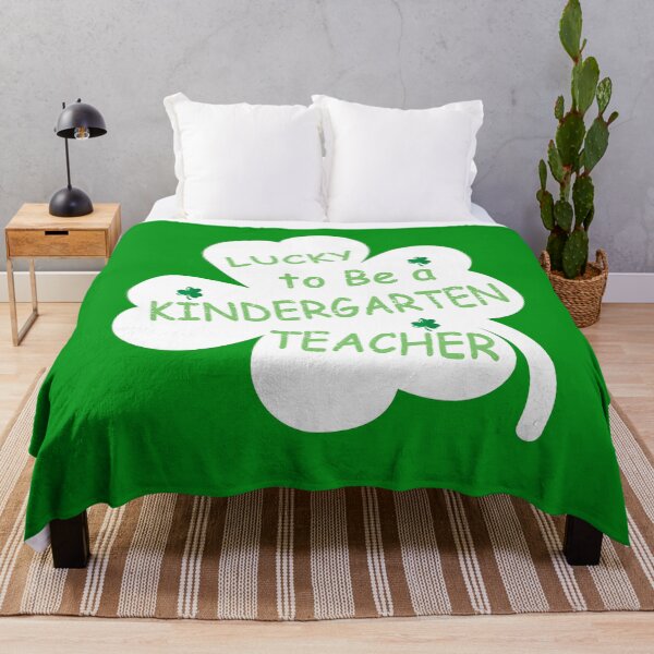 Artikelvorschau, St. Patricks Day für Lehrer Kindergarten Glückliches Lehrer Geschenk entworfen und verkauft von marcek.