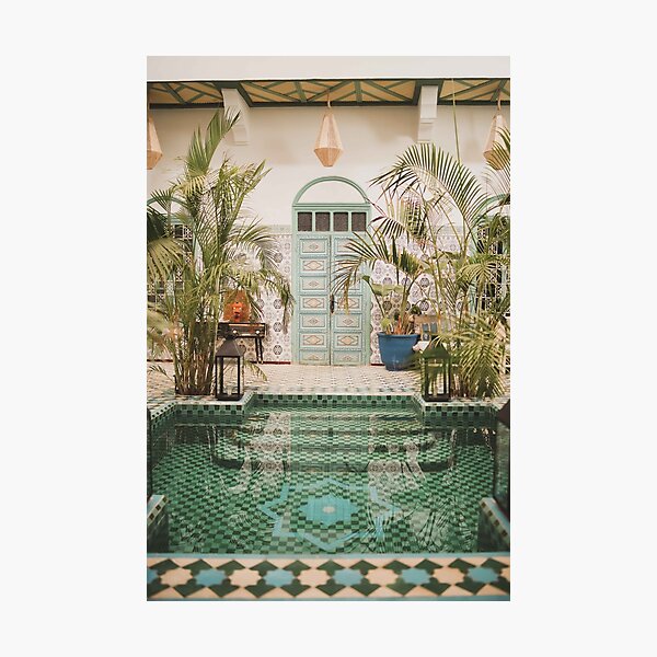Aperçu de l'œuvre Riad coloré à Marrakech avec piscine créée et vendue par Morocco  Print.