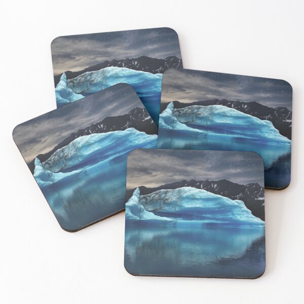 Artikelvorschau, Aurora sky dreamland snow mountains, dark midnight sky, lake, Antarctica landscape entworfen und verkauft von August-E.