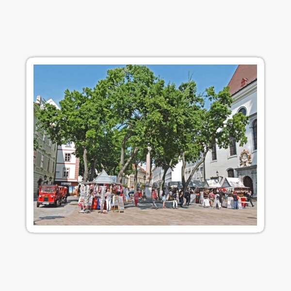 Vista previa del artículo con la obra «Mercado callejero, Bratislava, Eslovaquia», diseñado y vendido por Margaret  Hyde.