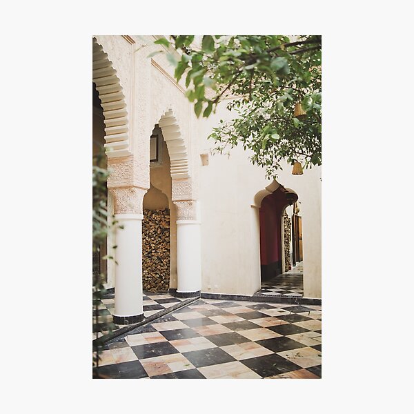 Aperçu de l'œuvre beau Riad dans la médina de Marrakech Maroc créée et vendue par Morocco  Print.