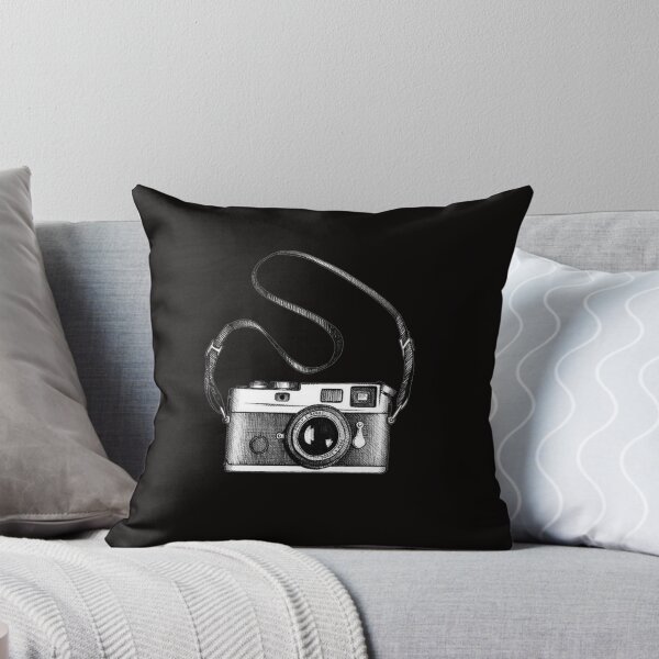 Aperçu de l'œuvre T-shirt essentiel pour appareil photo Olympus OM-D EM1 créée et vendue par HOURMAN.