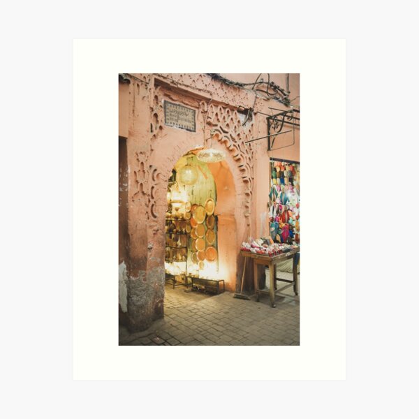 Aperçu de l'œuvre Vieux souks marocains colorés du marché de la médina de Marrakech créée et vendue par Morocco  Print.