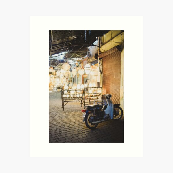 Aperçu de l'œuvre rues exotiques magiques des marchés du souk de la médina de Marrakech créée et vendue par Morocco  Print.