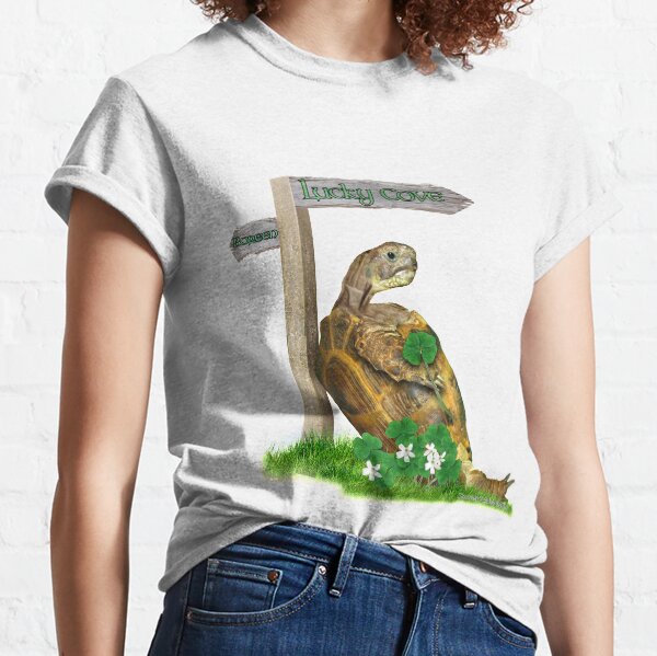 Tortoise with 4 leaf clover for St. Patrick's Day Classic T-Shirt