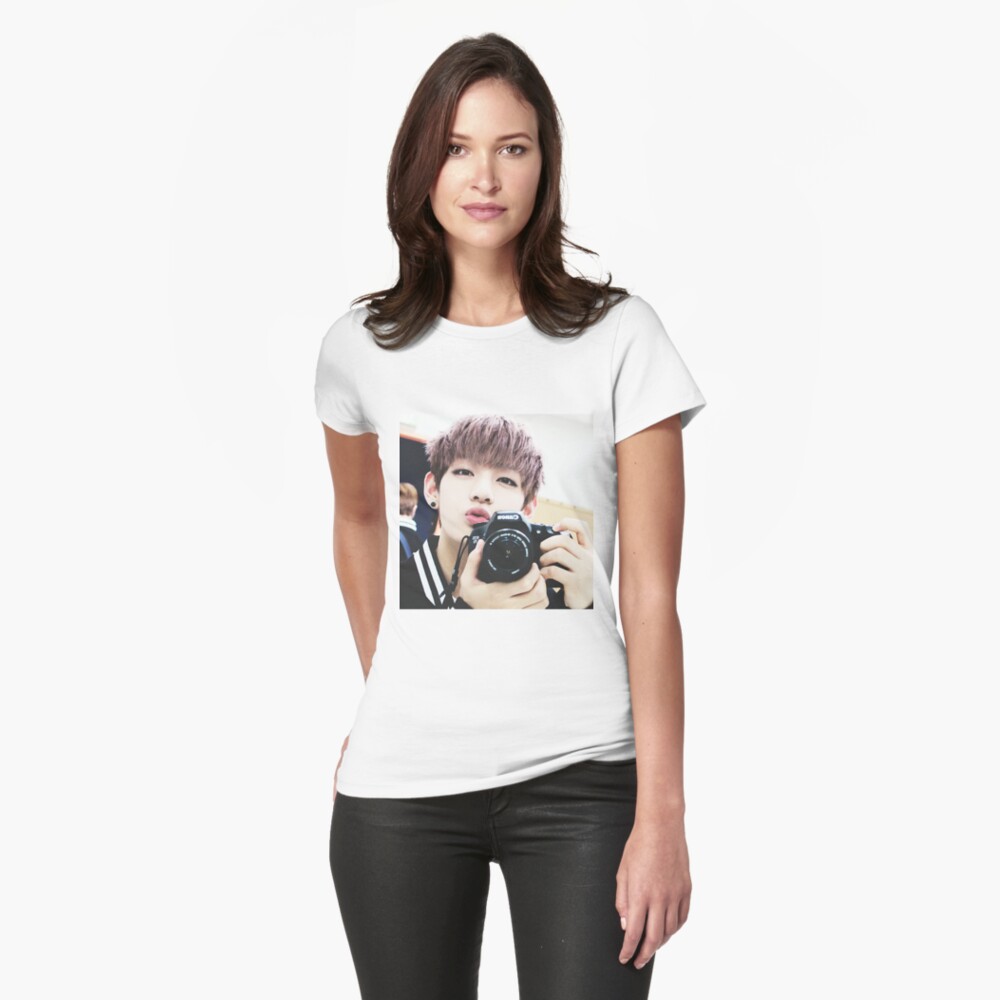 taehyung in tshirt