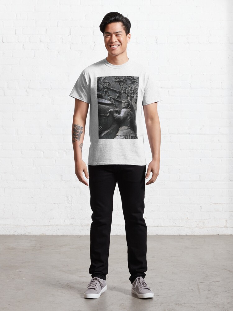 Alternate view of Hungarian women defend their town against besieging Turks Classic T-Shirt