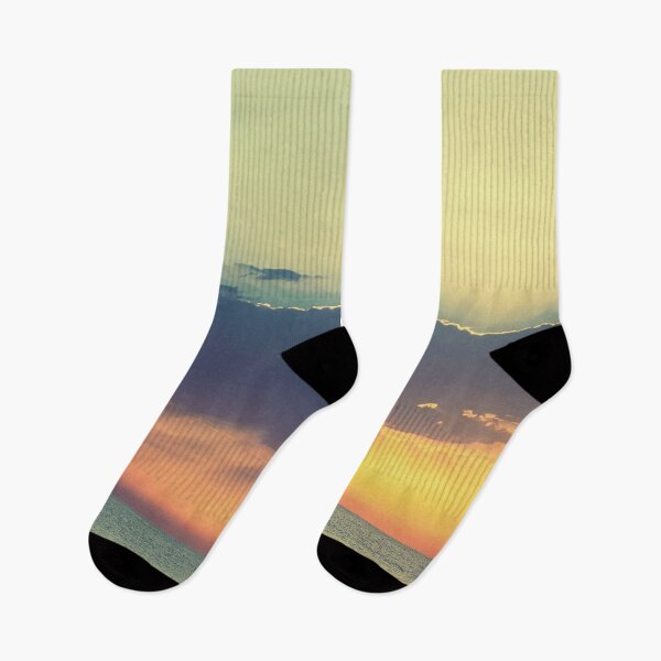 Artikelvorschau, Godly sunrise, shaded clouds, orange, yellow, blue aesthetic, beach side sunrise entworfen und verkauft von August-E.