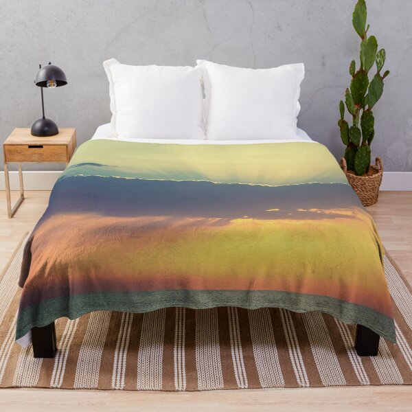 Artikelvorschau, Godly sunrise, shaded clouds, orange, yellow, blue aesthetic, beach side sunrise entworfen und verkauft von August-E.