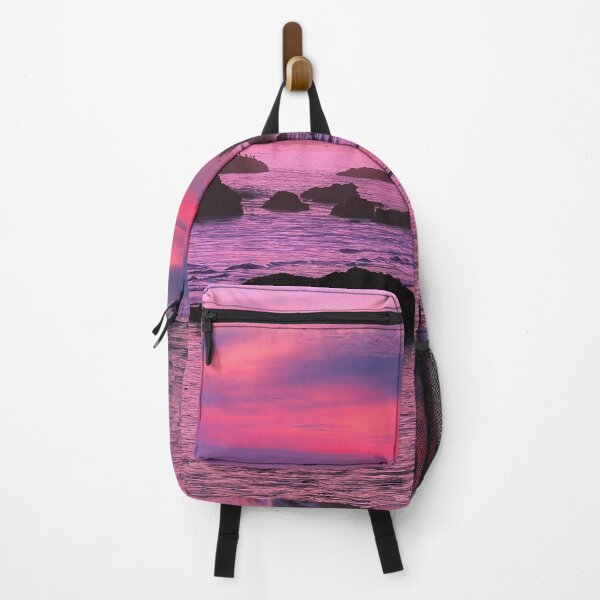 Artikelvorschau, Malibu pink aesthetic, dark shiny sky, sunrise, purple pink sky, rocks beach side entworfen und verkauft von August-E.