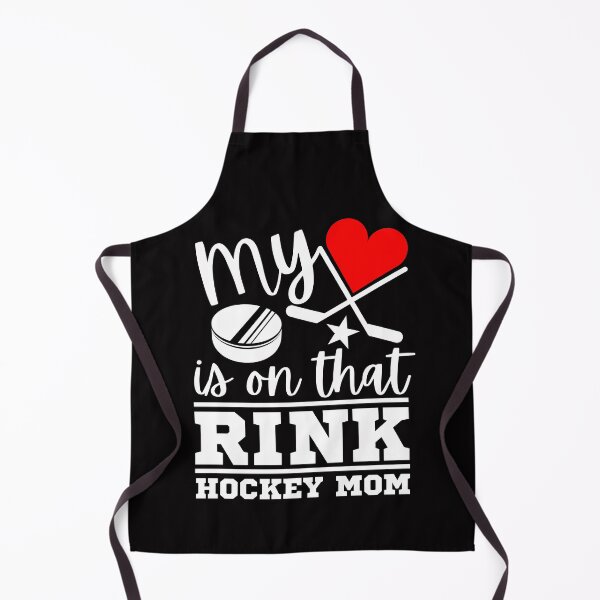 Artikelvorschau, Mein Herz ist auf dieser Eisbahn, Hockey Mom Shirt, lustiges Hockey T-Shirt, Hockey Mom T-Shirt, Hockey Mom Geschenk, Hockey Lovers T-Shirts, kurzärmliges Unisex T-Shirt. entworfen und verkauft von Babe3955.