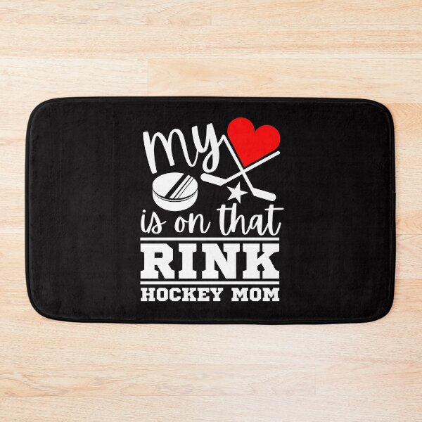 Artikelvorschau, Mein Herz ist auf dieser Eisbahn, Hockey Mom Shirt, lustiges Hockey T-Shirt, Hockey Mom T-Shirt, Hockey Mom Geschenk, Hockey Lovers T-Shirts, kurzärmliges Unisex T-Shirt. entworfen und verkauft von Babe3955.