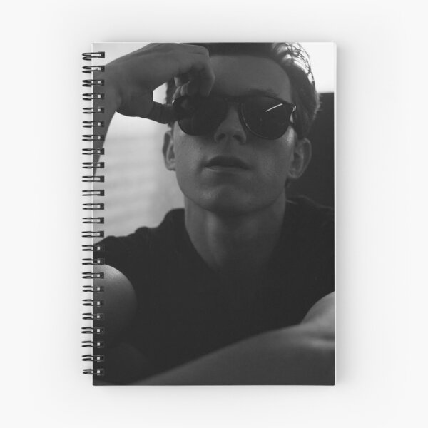 Artikelvorschau, Tom Holland Esquire Photoshoot Outtake8 entworfen und verkauft von yougotpainted.