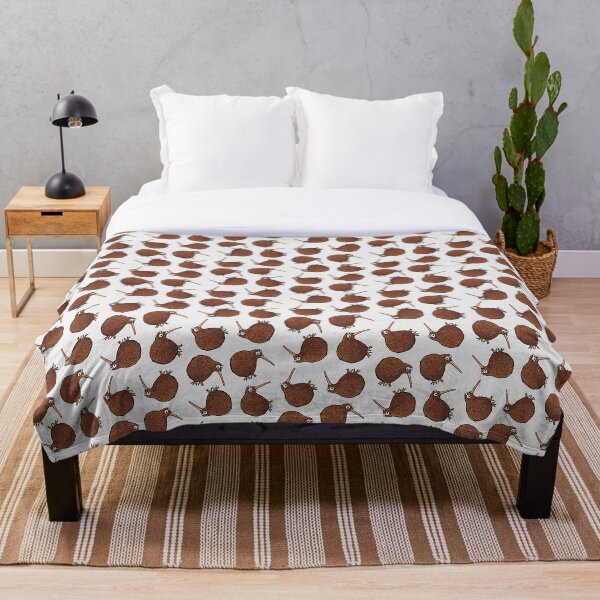 Cutest Kiwi - clock ft. Te Reo Maori numbers Throw Blanket