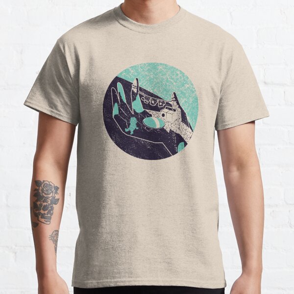 En la mano Camiseta clásica