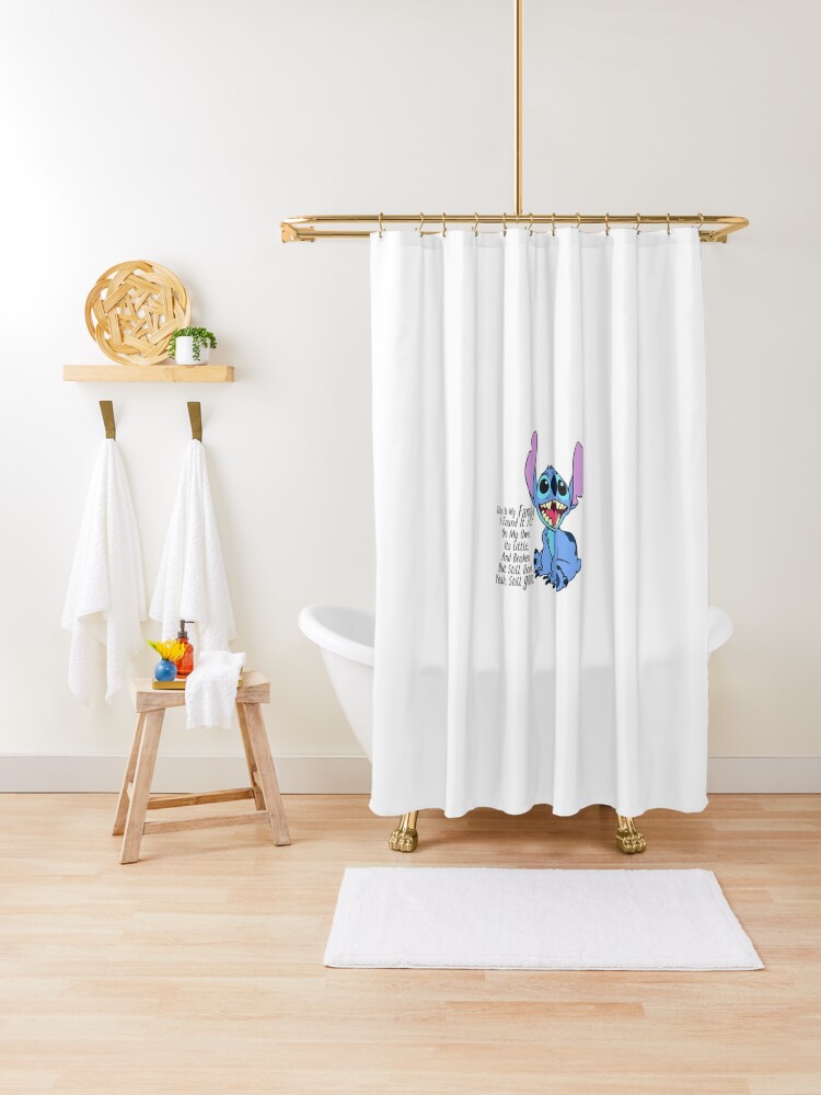 Rideau de douche for Sale avec l'œuvre « Lilo et Stitch » de l