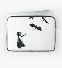 Funda para portátil La chica de Banksy con un globo / dragón