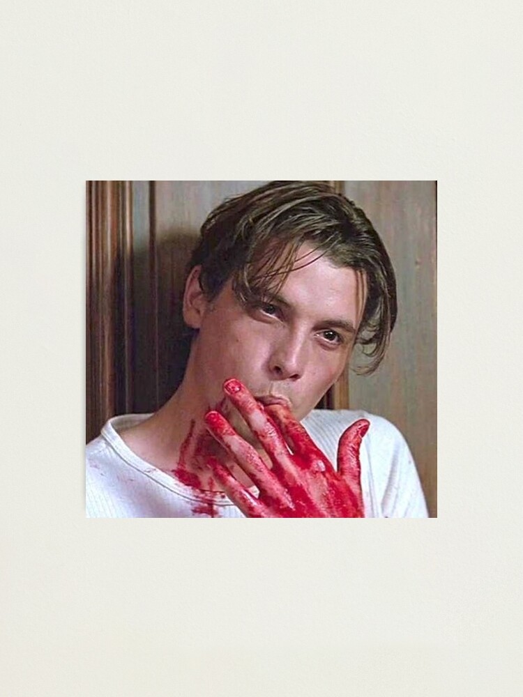 Impression photo for Sale avec l'œuvre « Scream Billy Loomis film d'horreur  sang » de l'artiste Printeddesignzz | Redbubble