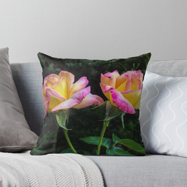 Aperçu de l'œuvre Roses dorées créée et vendue par polyhymnia14.