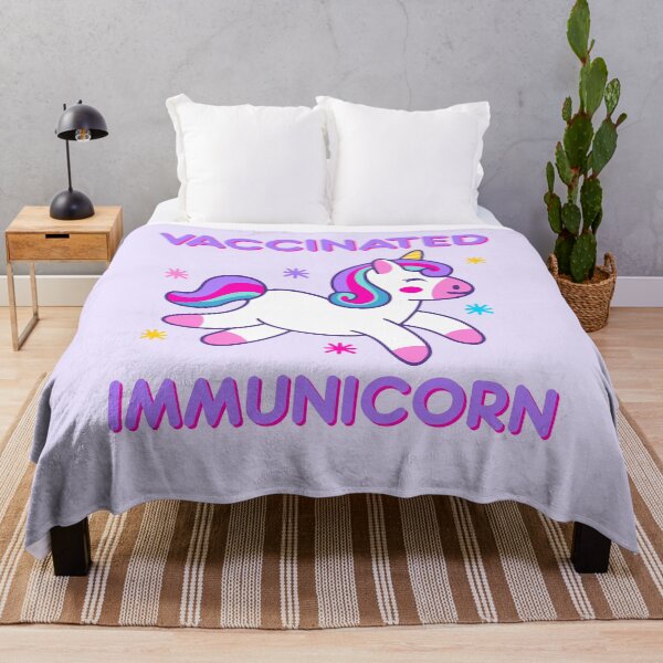 Aperçu de l'œuvre Vacciné Immunicorn Funny Unicorn Pun Vaccination Vaccine créée et vendue par gkao.