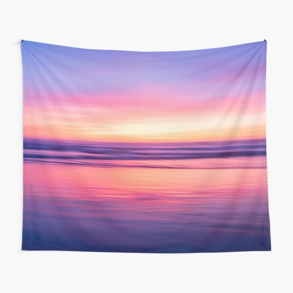 Aperçu de l'œuvre Paysage marin abstrait de coucher de soleil sur la plage de l'océan en rose, orange, violet et bleu créée et vendue par She Explores The USA.