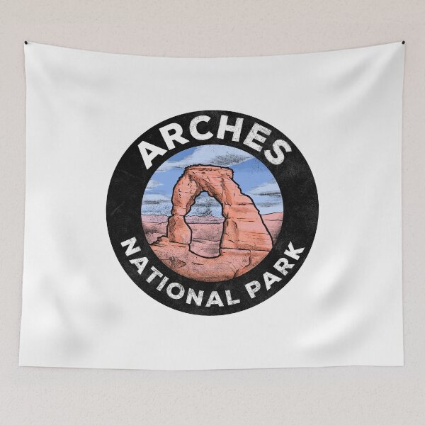 Aperçu de l'œuvre Delicate Arch Retro Badge créée et vendue par HalpinDesign.