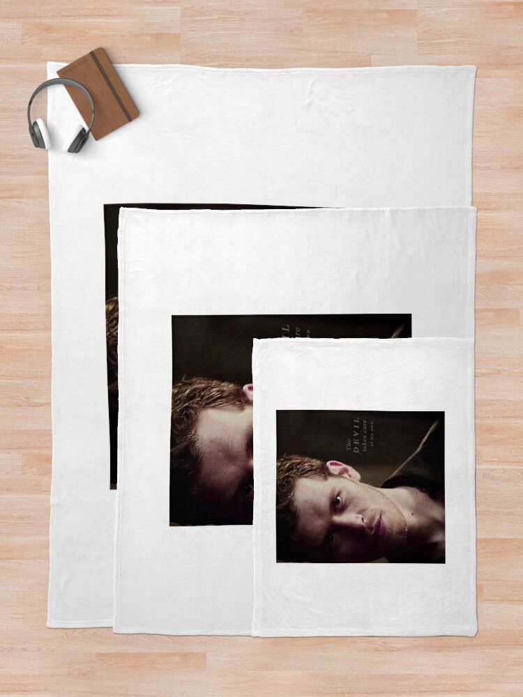 Klaus and stefan discount blanket