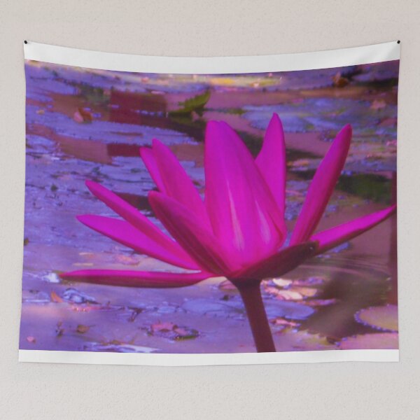 Artikelvorschau, Schöne Big Lotus Flower-eklektische Farben entworfen und verkauft von NikitaAg.