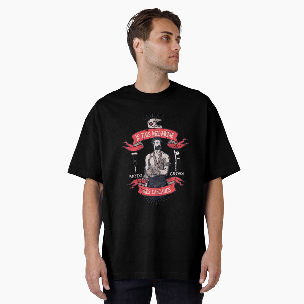 Aperçu de l'œuvre T-shirt oversize créée et vendue par marzun.