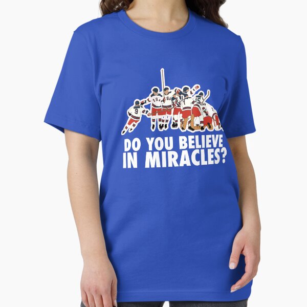 Artikel-Vorschau von GLAUBEN SIE AN WUNDER SEE PLACID SHIRT, designt und verkauft von HockeyGoals.