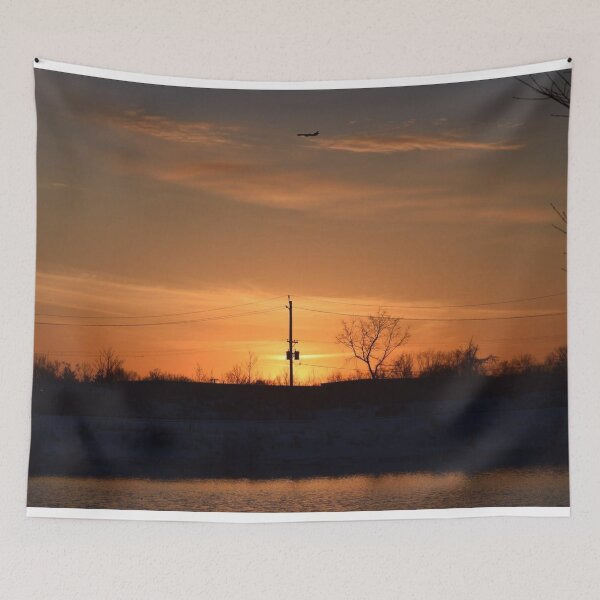 Artikelvorschau, Sonnenuntergang mit einer Flugzeugüberquerung entworfen und verkauft von PennyDesignsArt.