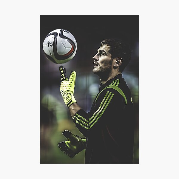 Download wallpaper the ball, gate, goalkeeper, player, Real Madrid, Real  Madrid, ball, Iker Casillas, section sports in resolution 1680x1050