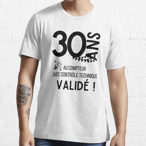 T-shirt essentiel avec l'œuvre « 50 ans au compteur avec contrôle