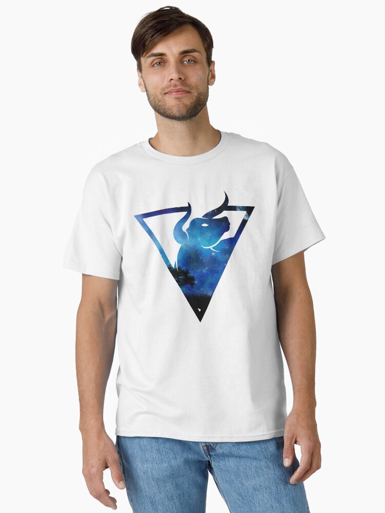 Imagen 1 de 7, Camiseta clásica con la obra Tauro, diseñada y vendida por Riograf.