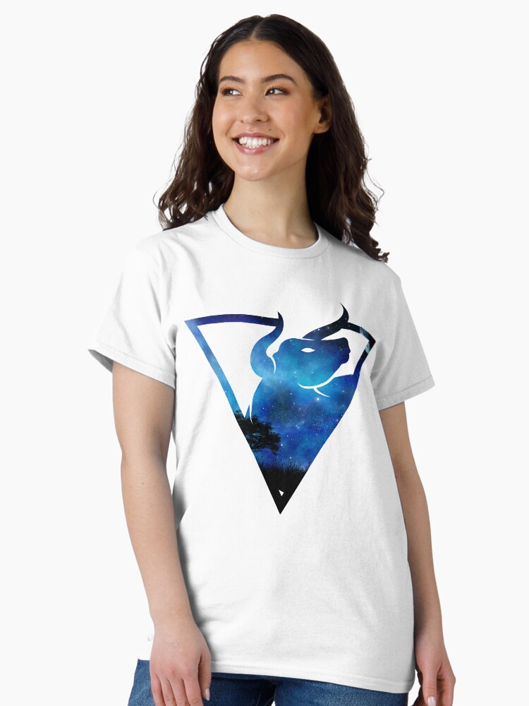 Imagen 2 de 7, Camiseta clásica con la obra Tauro, diseñada y vendida por Riograf.
